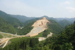大分川ダム重機 001