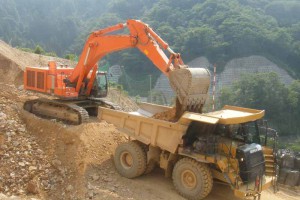 大分川ダム重機